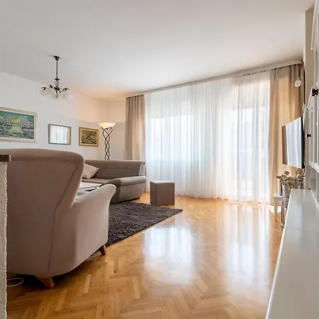 Vranjes Apartment *
