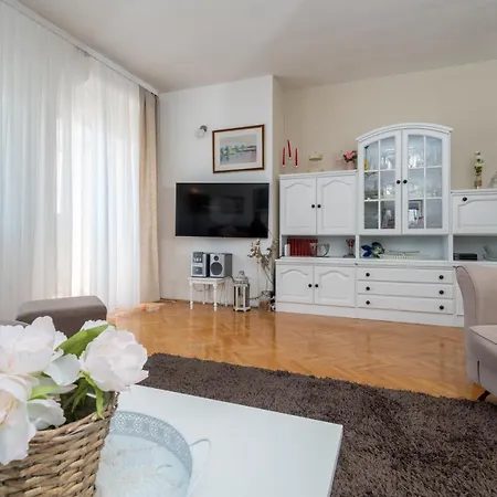Vranjes Apartment Kastela